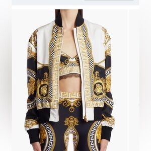 Versace La Coupe des Dieux
Jacket
12 US/ 481T
WHITE GOLD BLACK